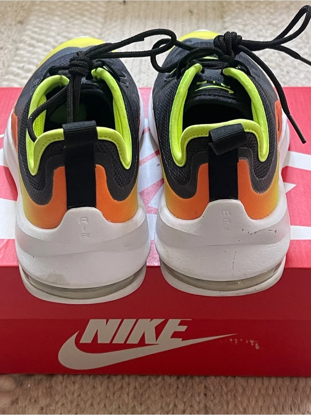Nike Air Max Axis RF. Size 5Y.